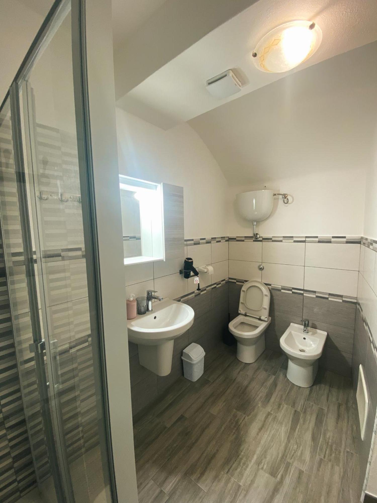 Tra I Due Ponti Hotel Bosa Luaran gambar