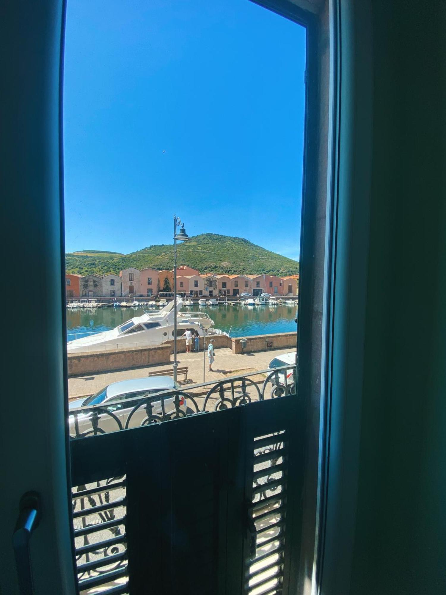 Tra I Due Ponti Hotel Bosa Luaran gambar