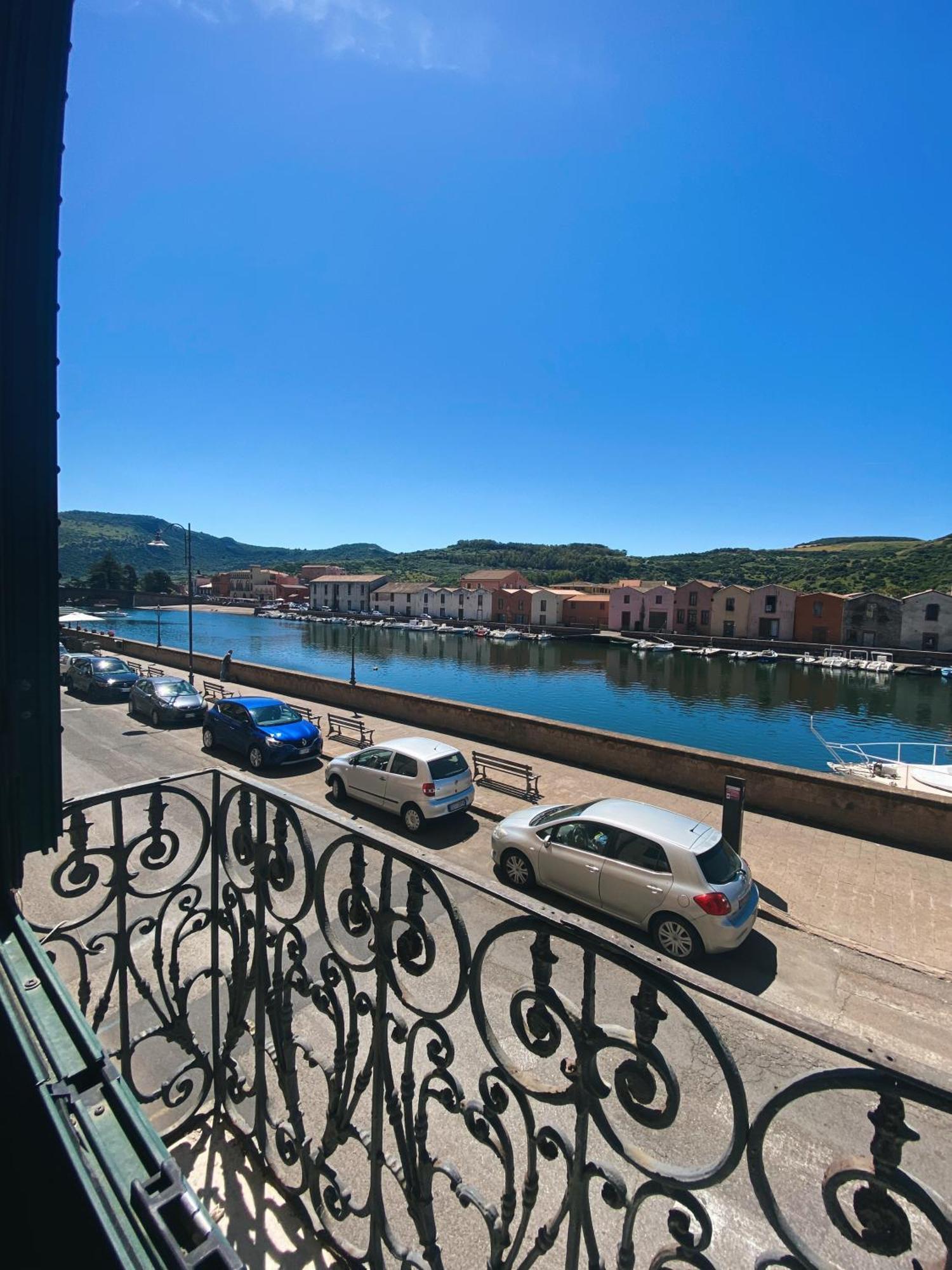 Tra I Due Ponti Hotel Bosa Luaran gambar